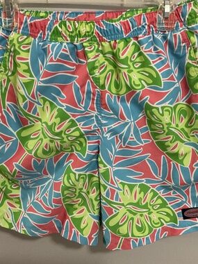 Men’s Vineyard Vines Tropical Print Chappy Swim Trunks, Size Small, Pockets